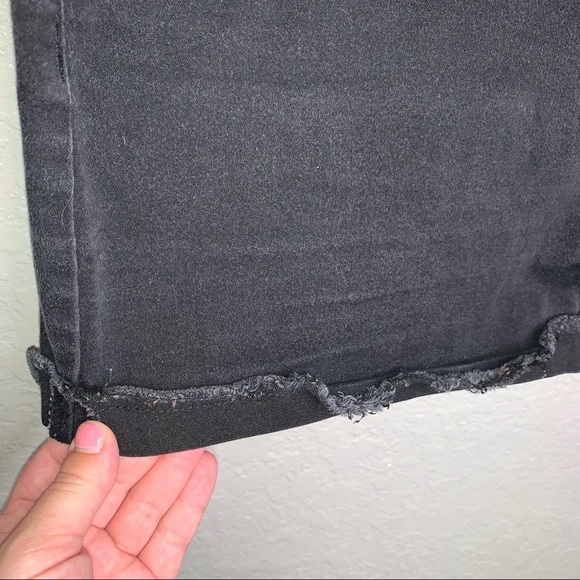 Levi’s High Rise Signature Black Shorts - Picture 4 of 9